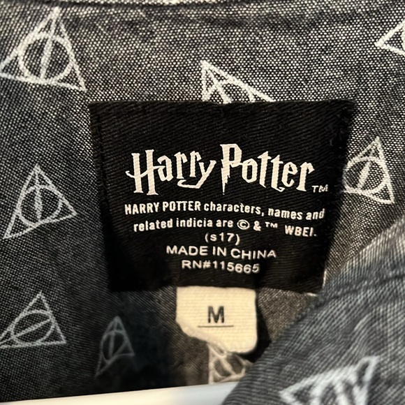 Hot Topic Harry Potter Deathly Hallows Symbol Button-up Short Sleeve Shirt - Picture 2 of 4